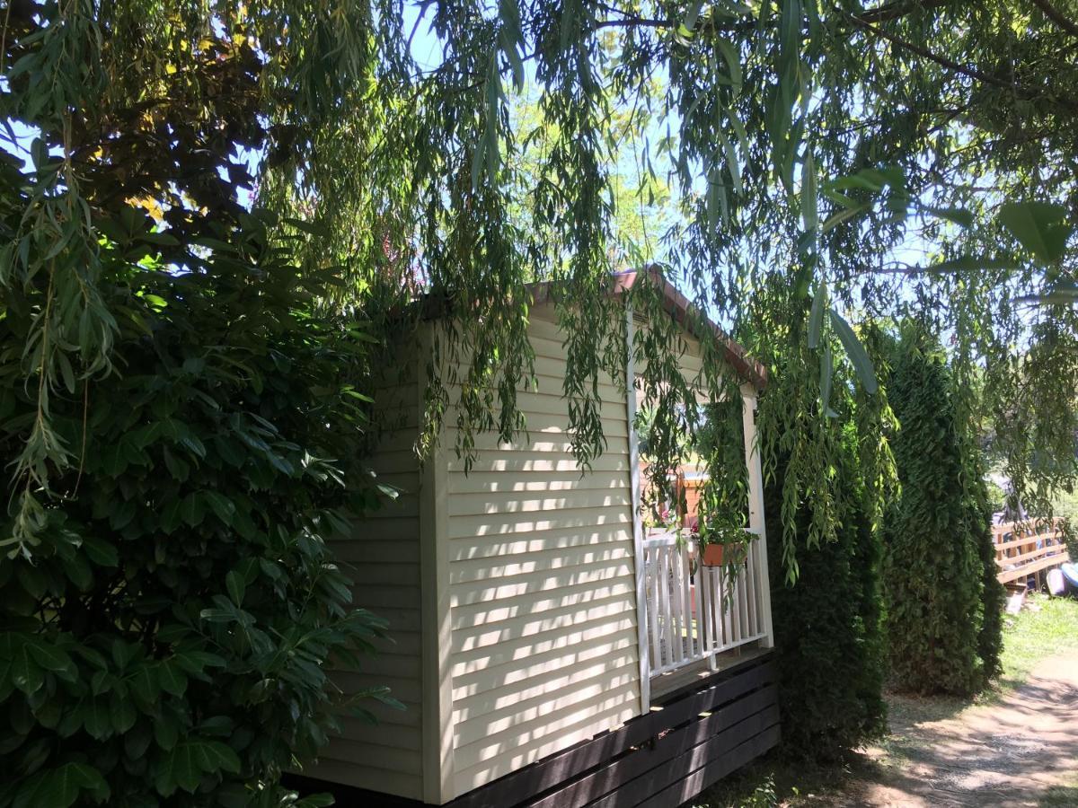 Mobile Home Avec Parking Chorges Exterior foto
